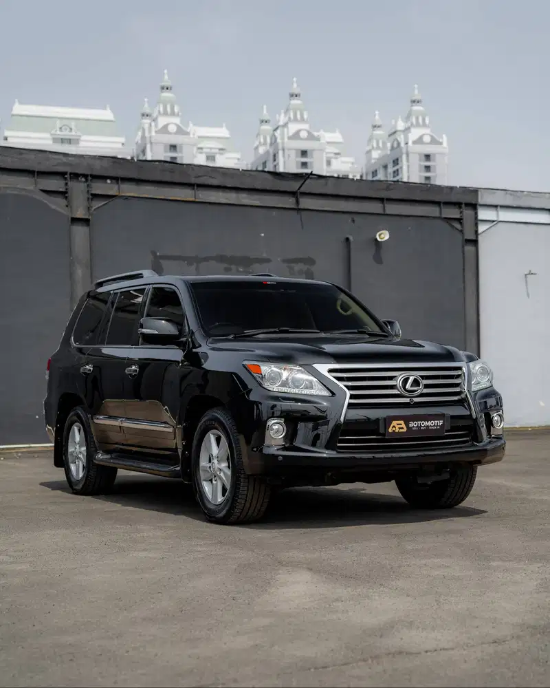 Lexus LX570 4x4 AT Black 2012