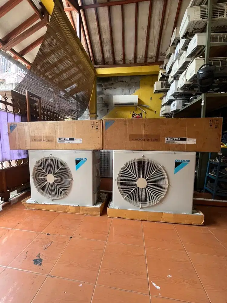 Ac daikin 2.5pk old stock kondisi baru