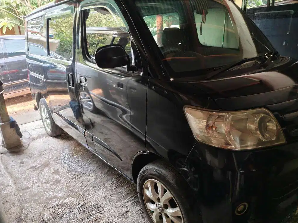 Daihatsu Luxio 2011 Bensin