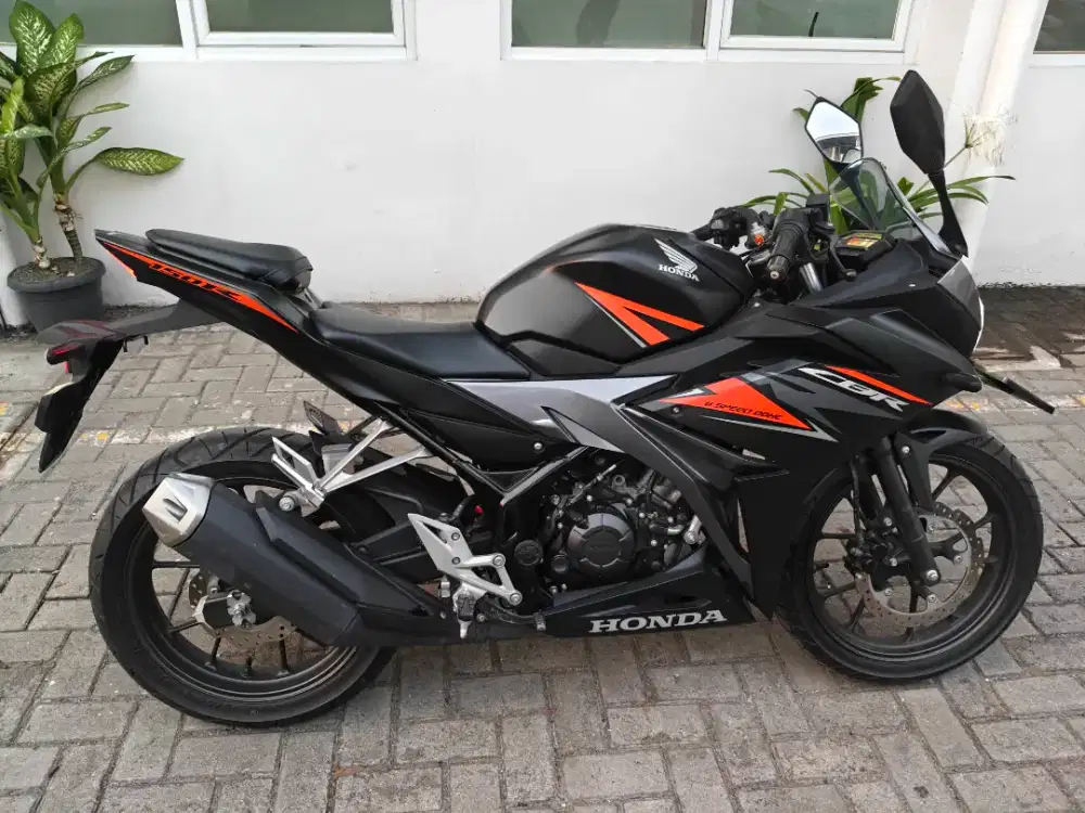 [DIJUAL] Honda CBR150R Mulus & Low KM – Siap Nongkrong / Pakai Harian!