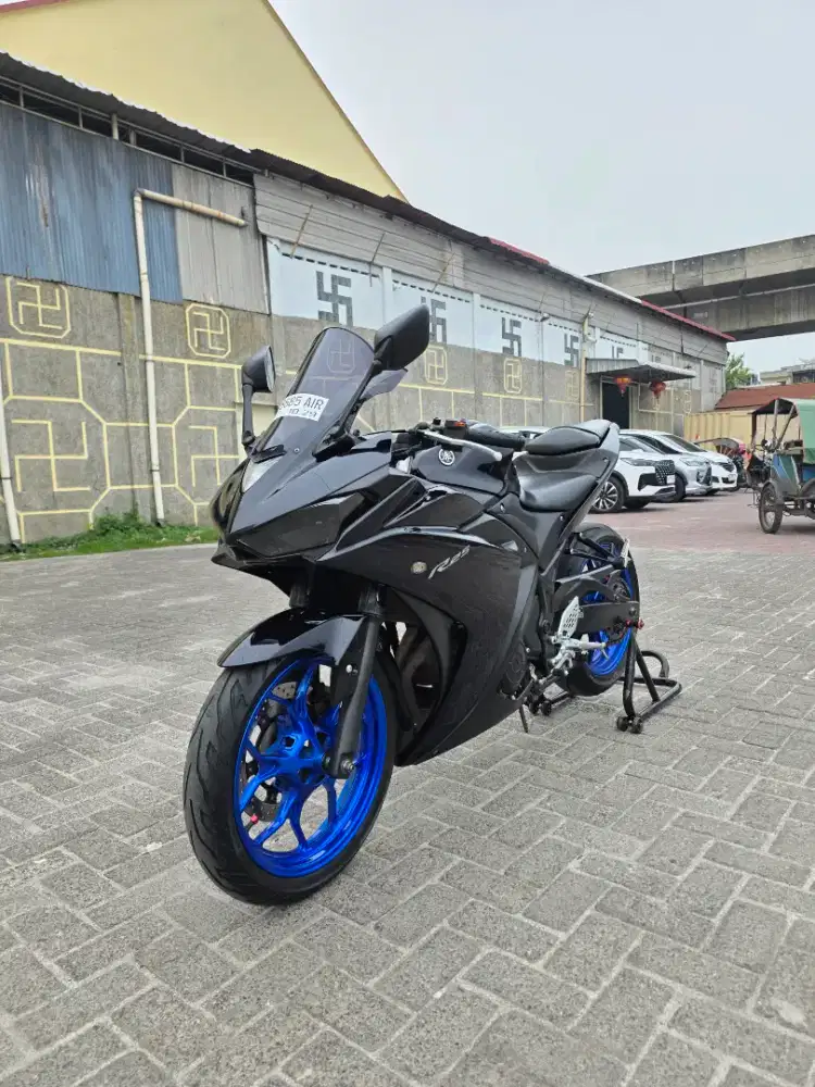 Yamaha R25 Hitam 2018