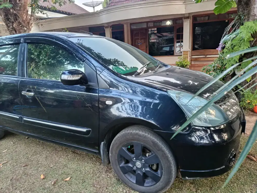 Grand Livina manual 2010