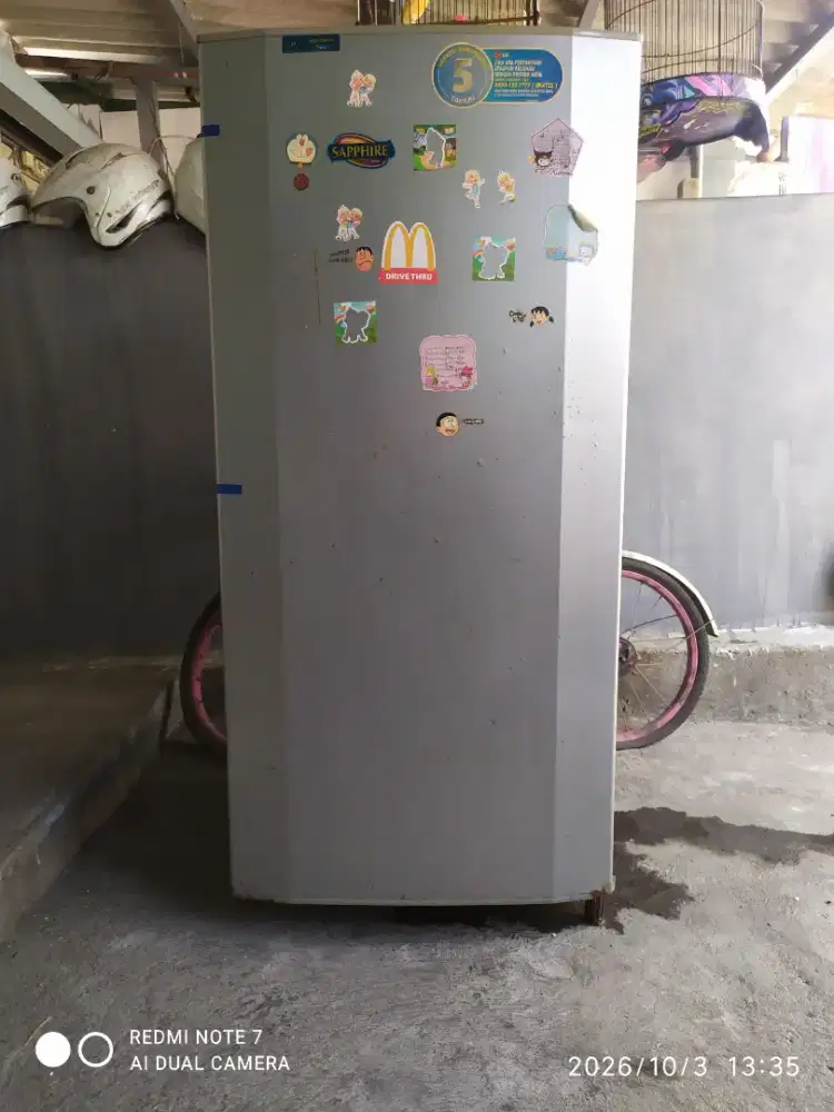Lemari es lg 1 pintu