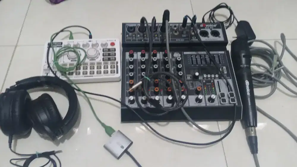Dijual perangkat audio live.