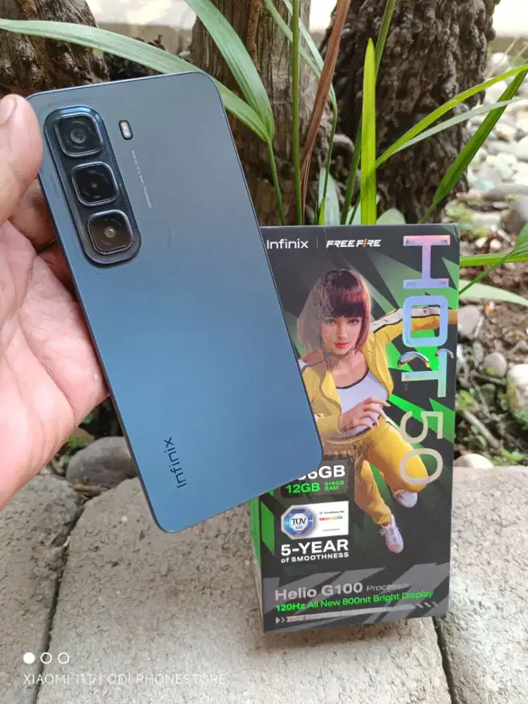 Infinix hot 50 6+6/256 mulus 99% dan lengkap mesin segel tdk ada mines