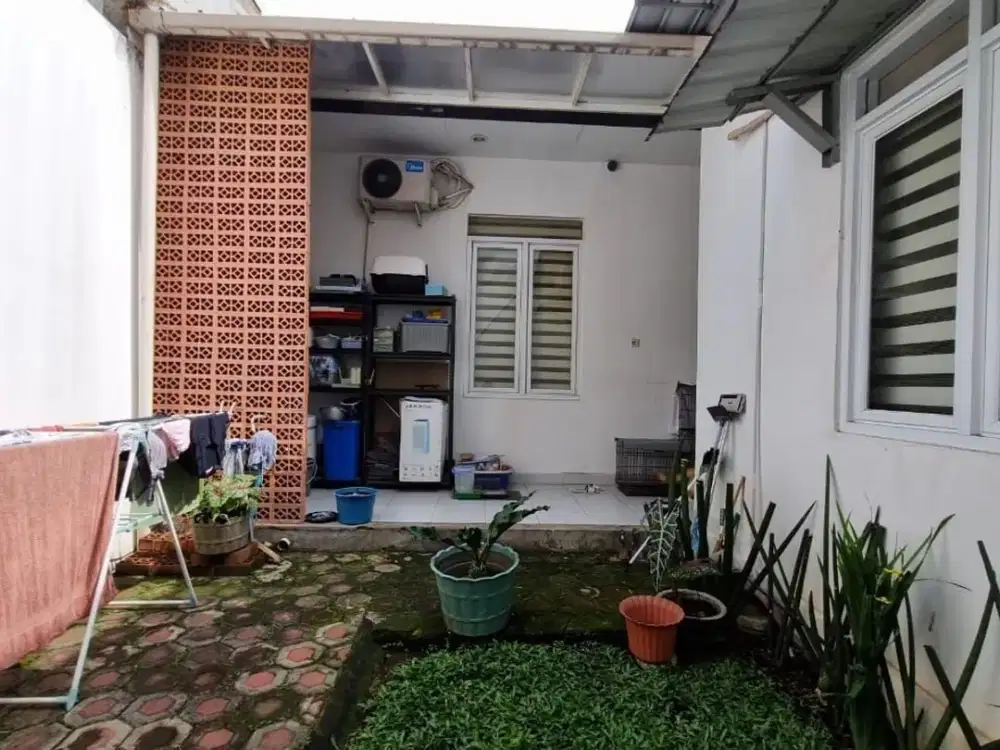 Dijual Rumah Taman Kopo Indah lebar muka 6m, taman belakang, NEGO