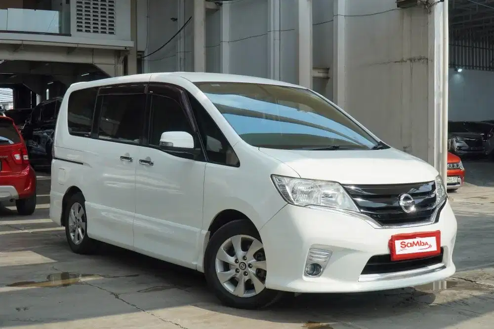 MOBIL ISTIMEWA PERAWATAN !! KM LOW 85RB !! SERENA 2.0 HWS AT 2013