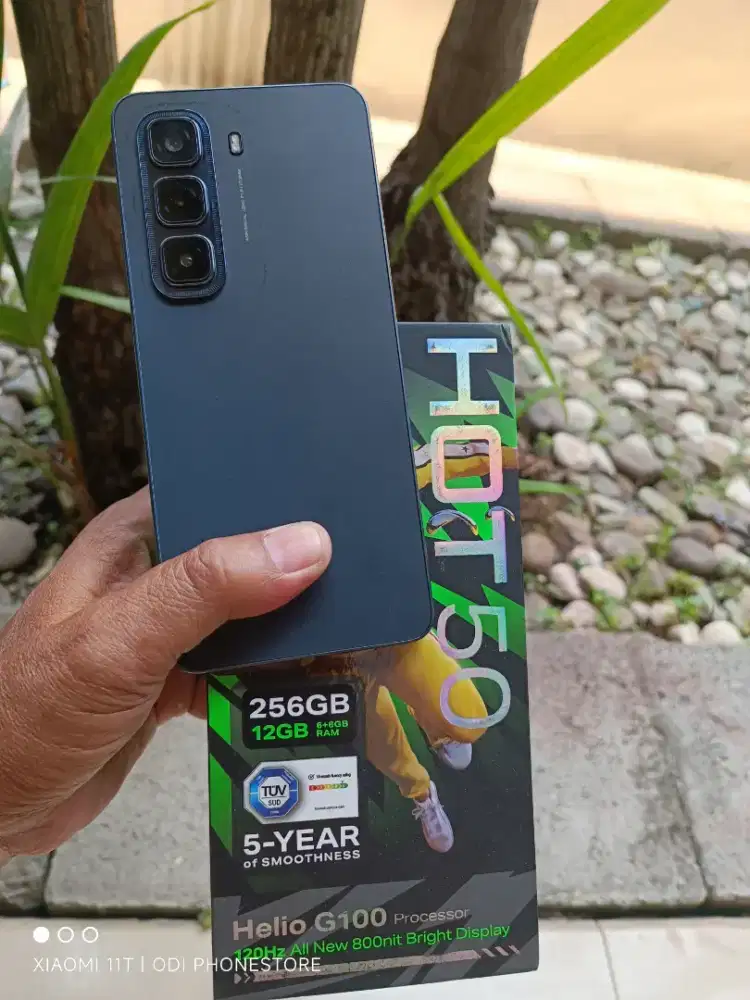 Infinix hot 50 6+6/256 mulus 99% dan lengkap mesin segel tdk ada mines