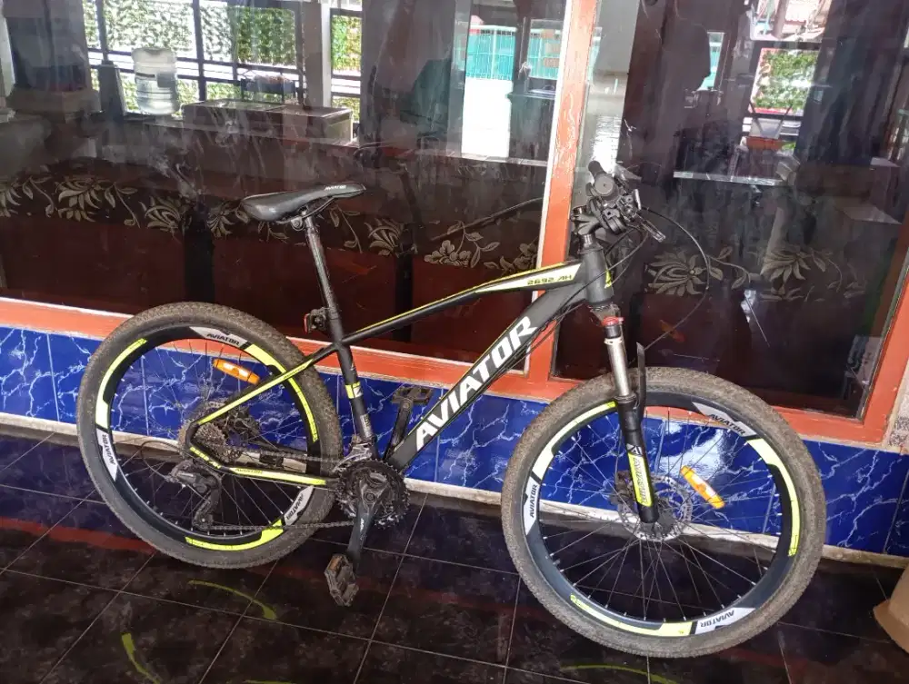 Sepeda aviator 2692 AH