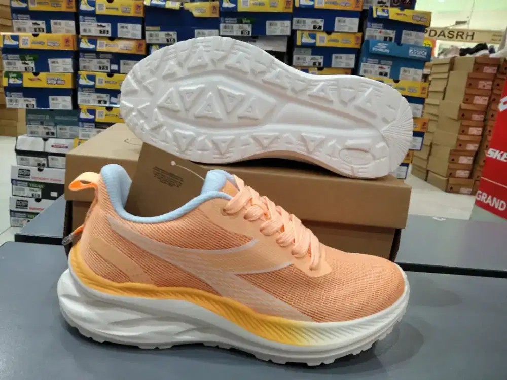 Sepatu running diadora size 37 dan 38 murah