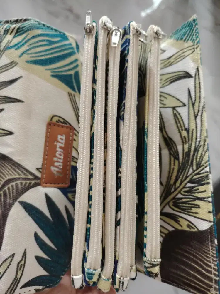 Dompet the astoria