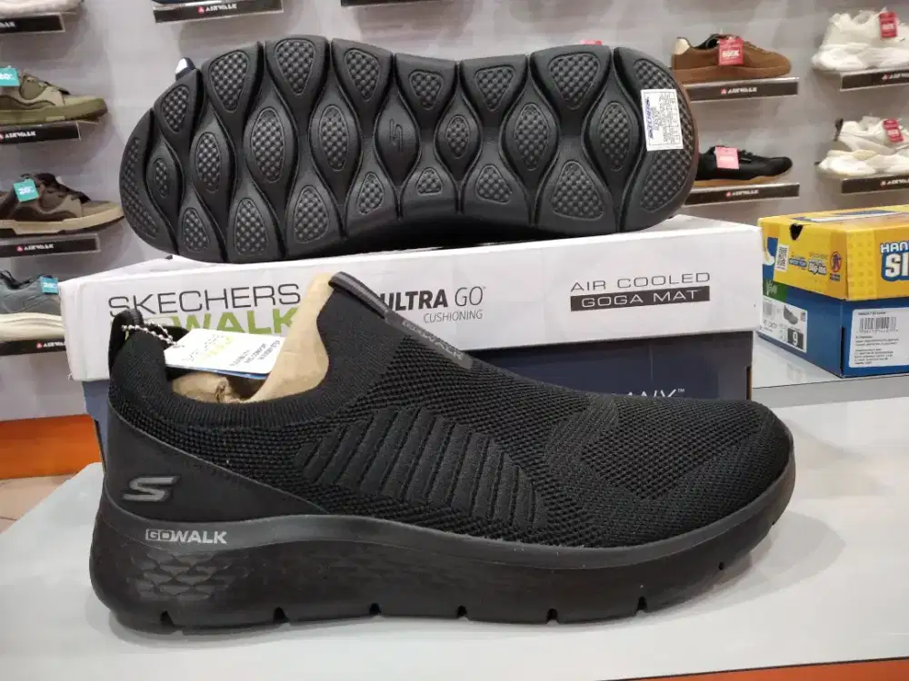 Sepatu slip on Skechers hitam size 45 jumbo murah