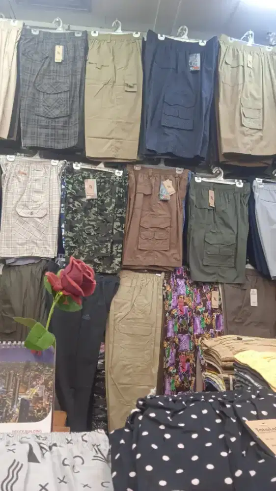 Karyawati toko yg bisa jualan