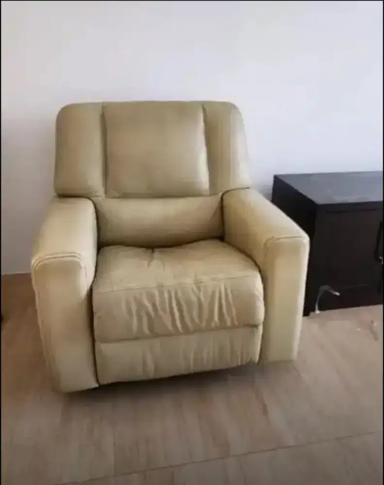 Jual murah sofa cellini recliner single seater spt foto,5.450.000 nego