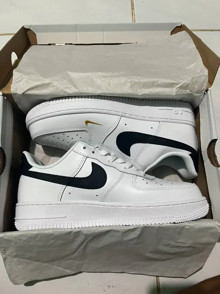 WTS!! Size 42 - Preloved Air Force 1 Essential White Black Gold