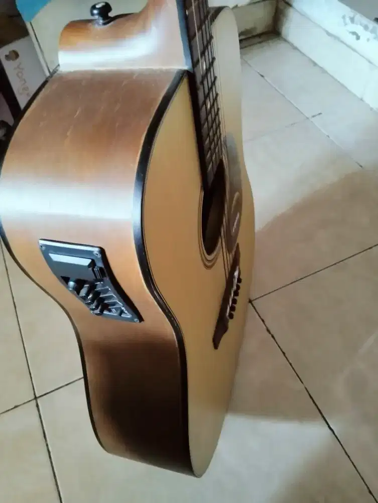 Gitar 4/4 jumbo natural string