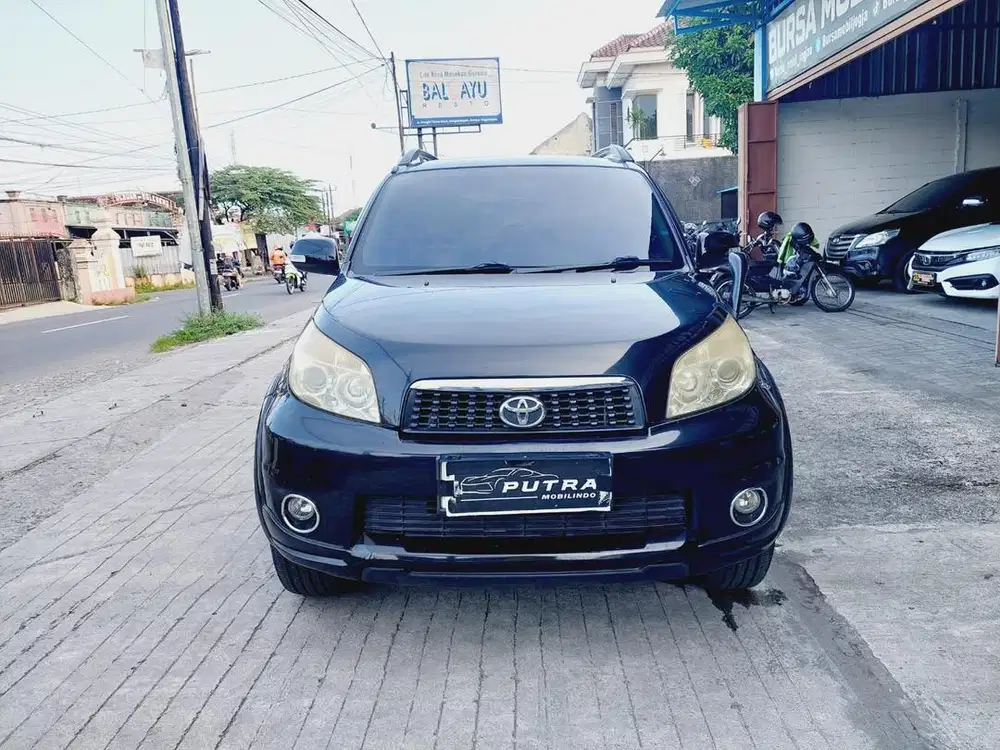 DAIHATSU TERIOS 2011 Matic Hitam