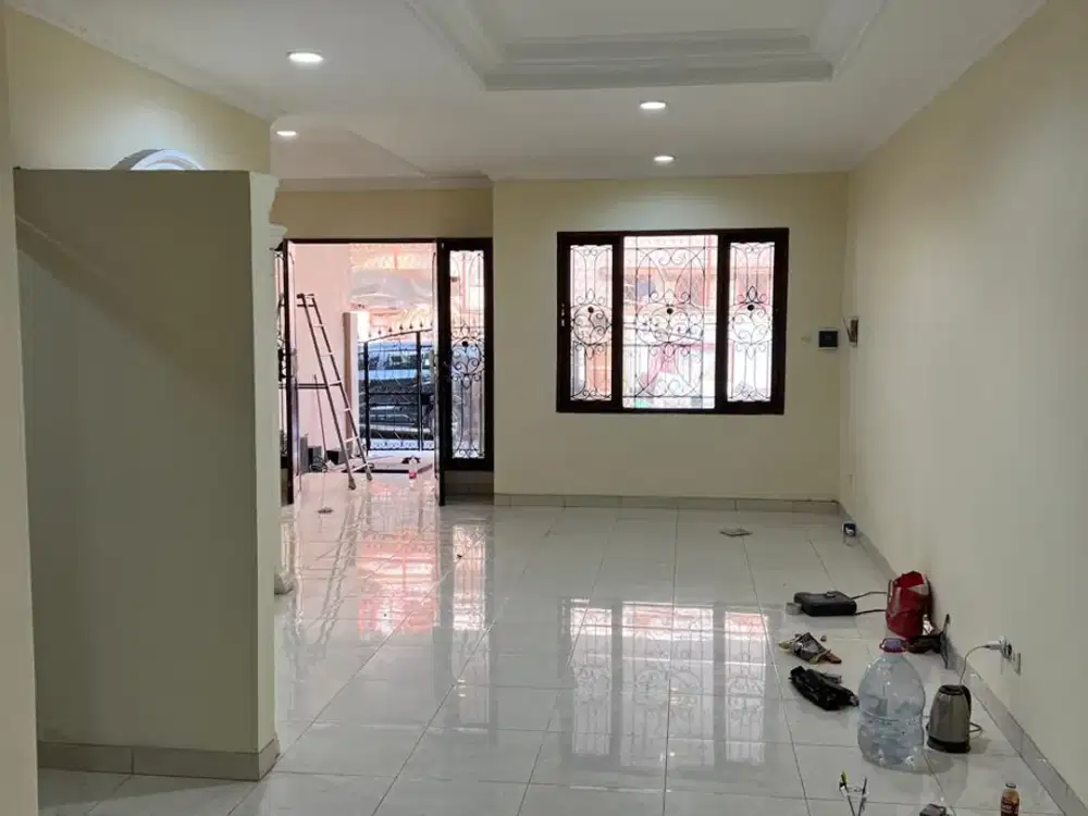 Rumah  2 1/4 lantai di Citra Garden 5, Kalideres - Jakarta Barat