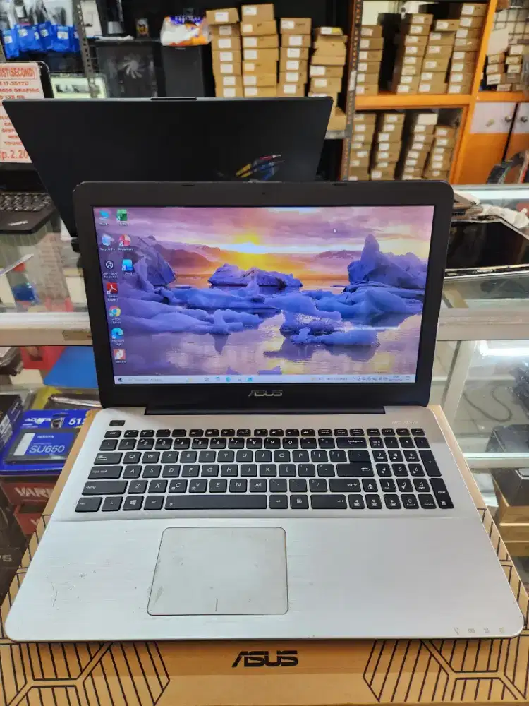 Juak laptop buat kebutuhan edit edit ringan gambar asus X555LD core5