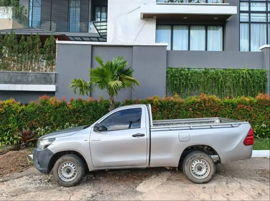 JUAL SEKEN PICK UP HILLUX 2.0 M/T 2016