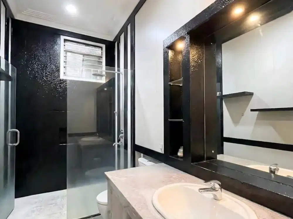 DIJUAL RUMAH PONDOK INDAH SIAP HUNI LOKASI STRATEGIS HARGA SPESIAL