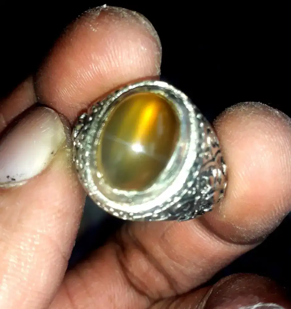 Batuu cincin Gilden cut eye.