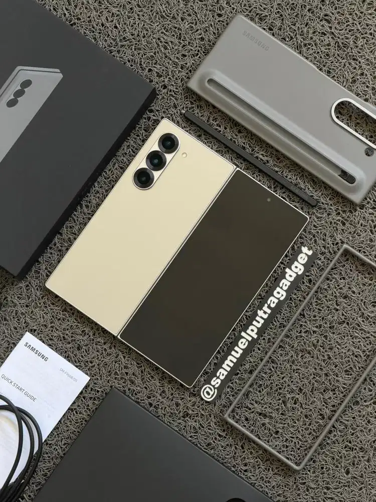 Samsung Galaxy Z Fold 6 Silver 512gb Fullset plus case spen