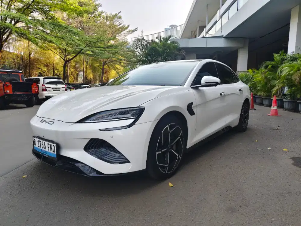 BYD SEAL PERFORMANCE 3.8S AWD AT 2024 WHITE ON BLACK LOW KM LIKE NEW