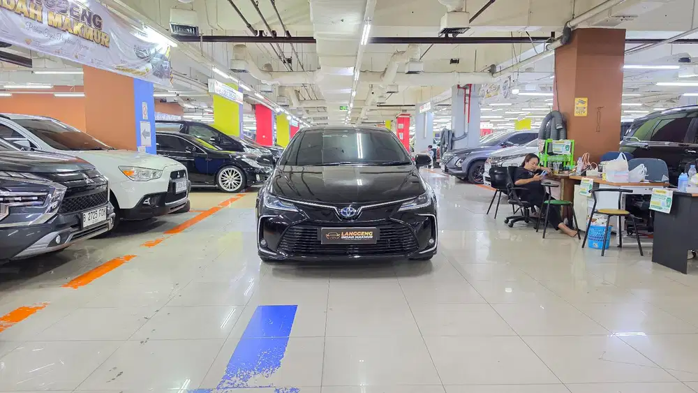 Toyota Altis V Hybrid 2019