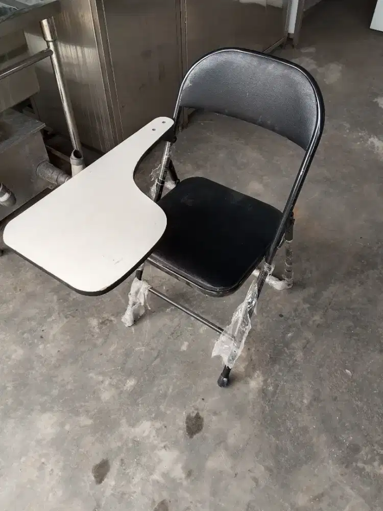 Kursi lipat besi