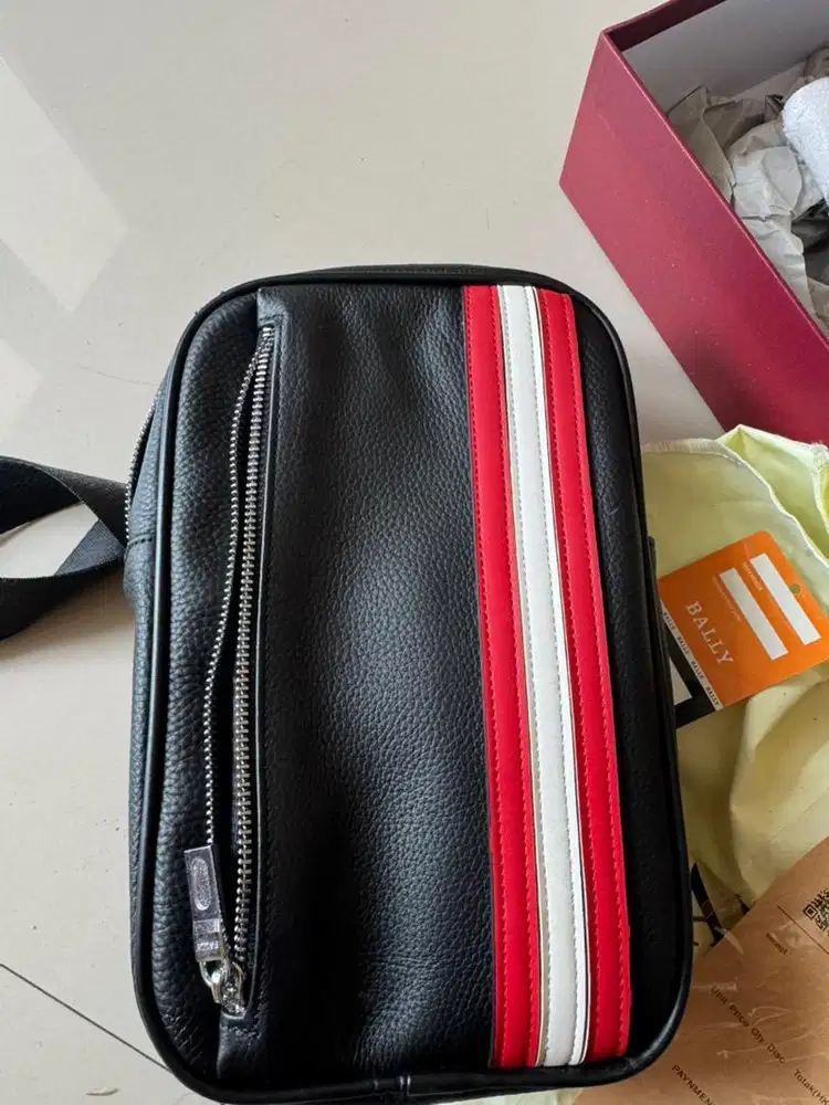 Tas Selempang Bally
