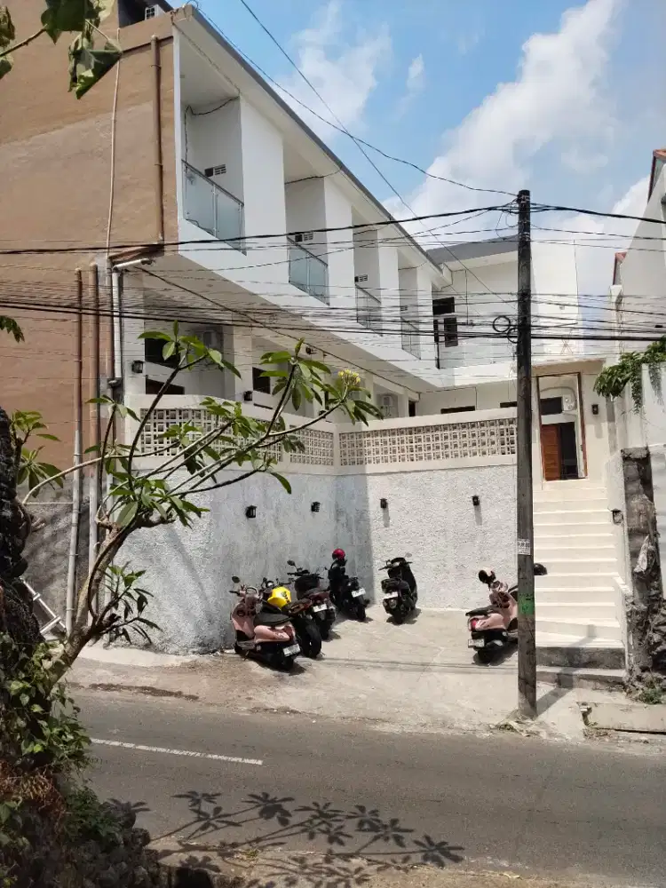 DI JUAL GUEST HOUSE BARU DI AREA JALAN BETAKA PADONAN CANGGU, BALI,