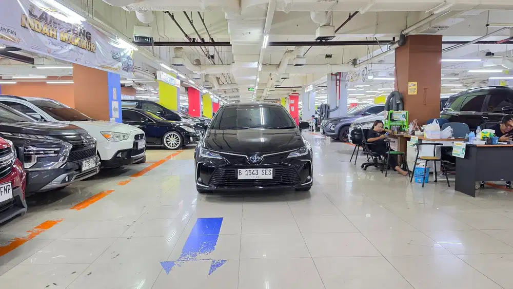 TOYOTA ALTIS V HYBRID 2019
