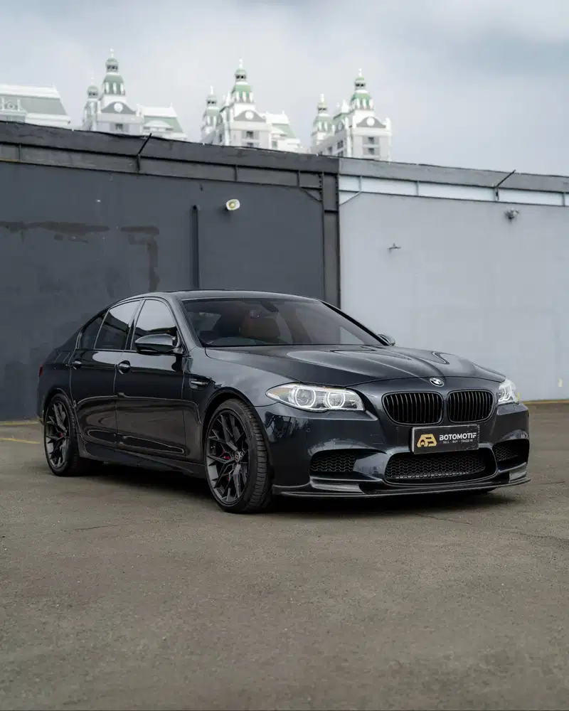 BMW M5 F10 Singapore Grey Metallic 2012