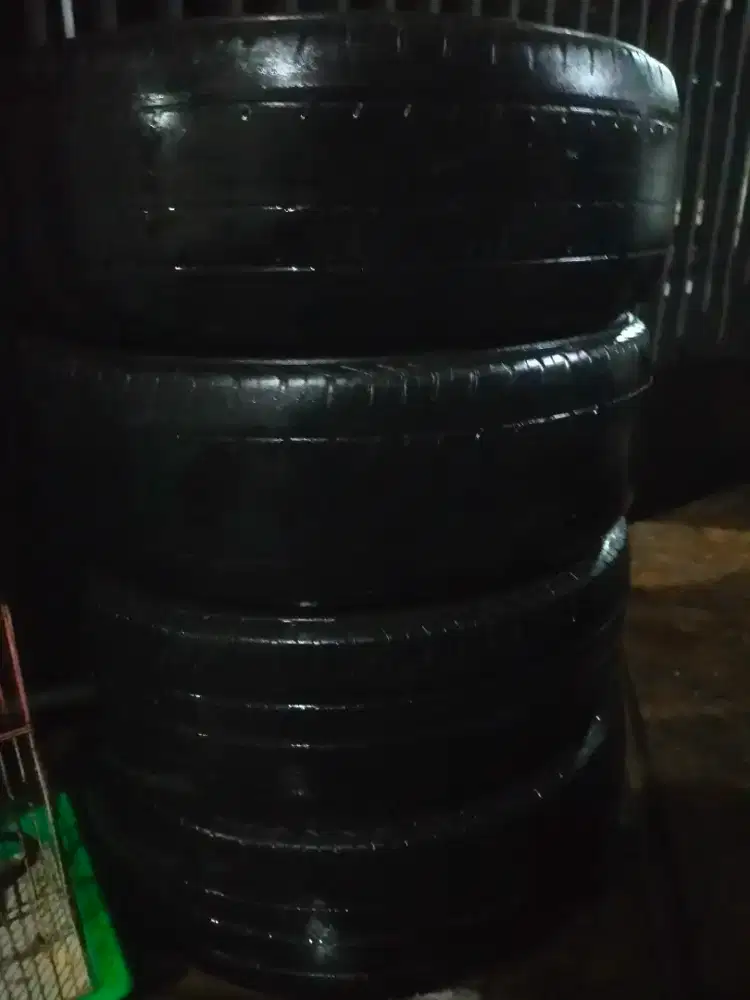 Ban Bridgestone R 16