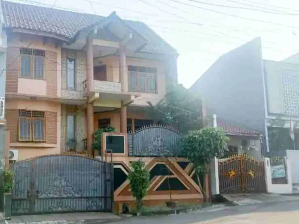 Rumah 3 lantai mewah siap huni di komplek DKI Pondok Kelapa.