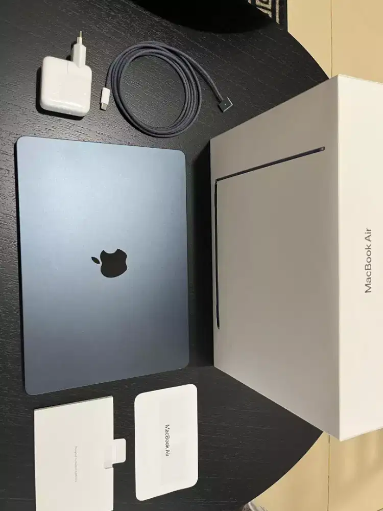 Macbook AIR M2 ,13-inch, 2022 | 8GB/256GB | BH : 100%