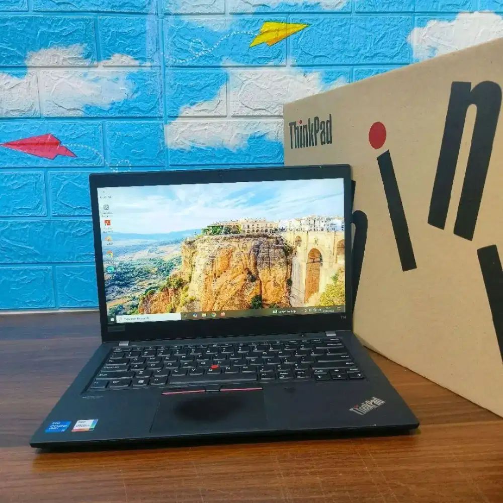 lenovo thinkpad t14 gen 2 core i7-1185g7 touchsrceen EX.DISPLAY