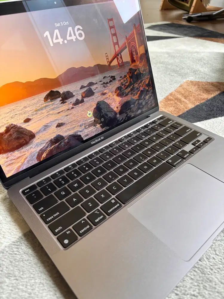 MacBook Air M1 2020 RAM 8GB - CC Rendah 125 / BH 99% Mulus Siap Pakai