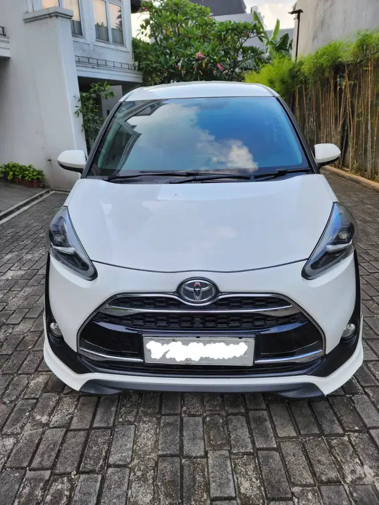 TOYOTA SIENTA Q 2018 PUTIH