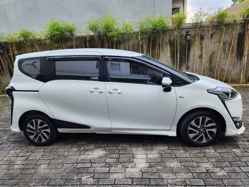 TOYOTA SIENTA Q 2018 PUTIH