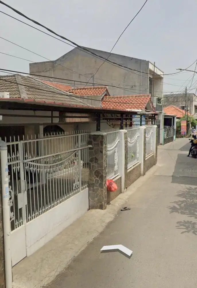 Rumah luas aman nyaman strategis ciledug
