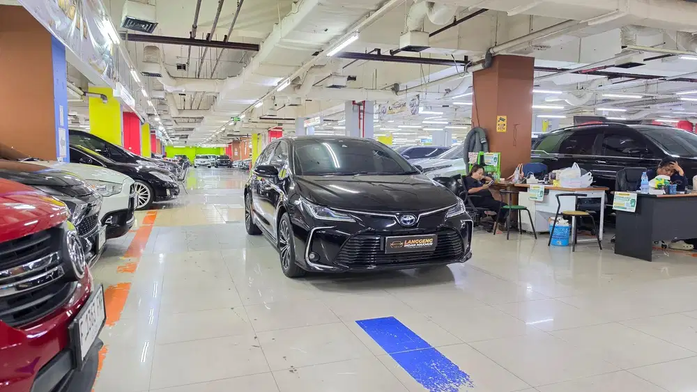 Toyota Altis V Hybrid 2019