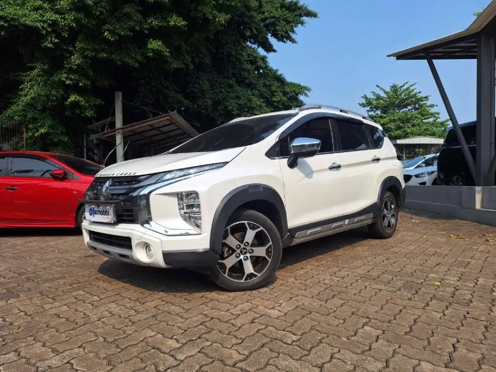 KM Rendah - Mitsubishi Xpander 1.5 Cross Bensin-AT 2021