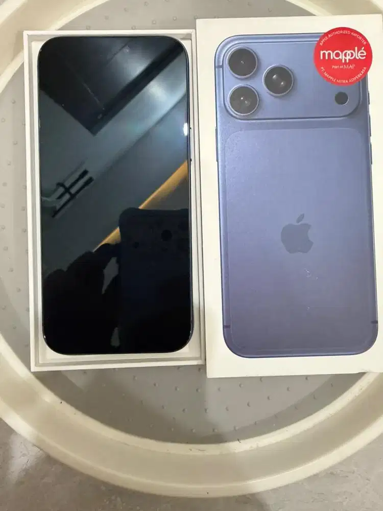 Iphone 17 promax 256 GB deep blue