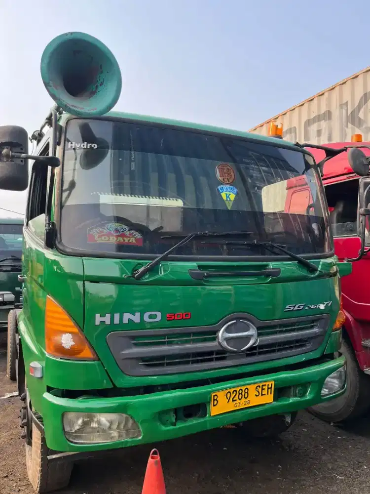 Hino sg 260ti tahun 2013