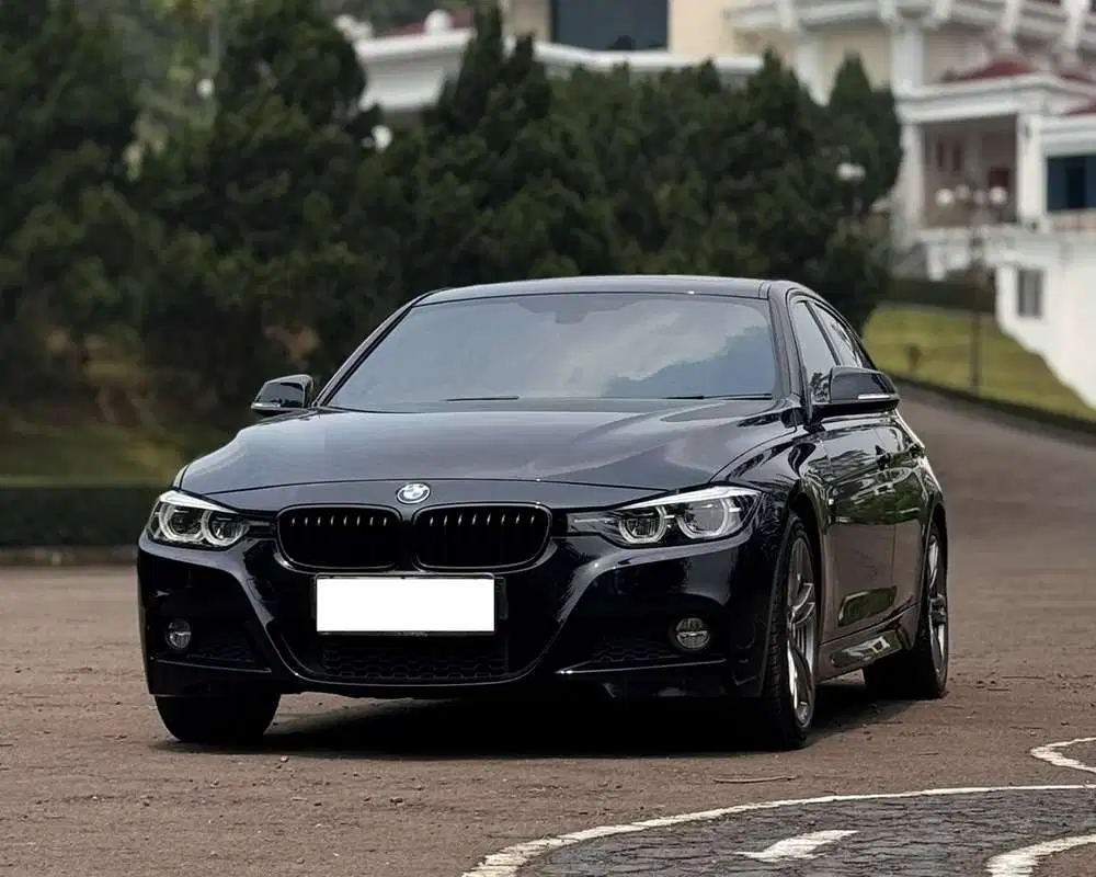 BMW 330i 2018 Bensin