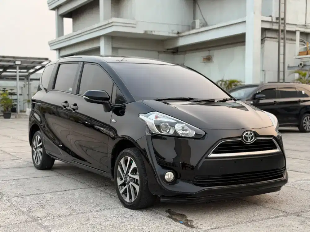 Toyota Sienta 2017 V 1.5 AT plat F bogor