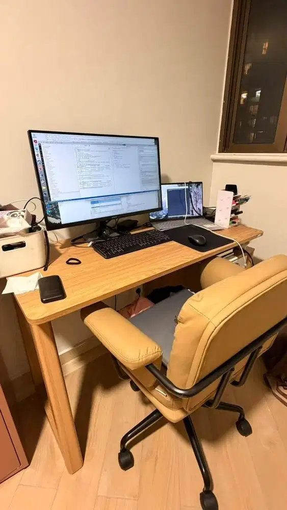 1 set kursi dan meja kantor 5 bulan pemakaian