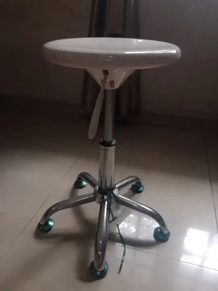 Kursi stanlis masih mulus